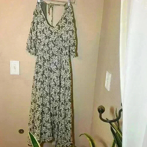 Lulus floral dress size medium in excellent condition - Picture 4 of 10